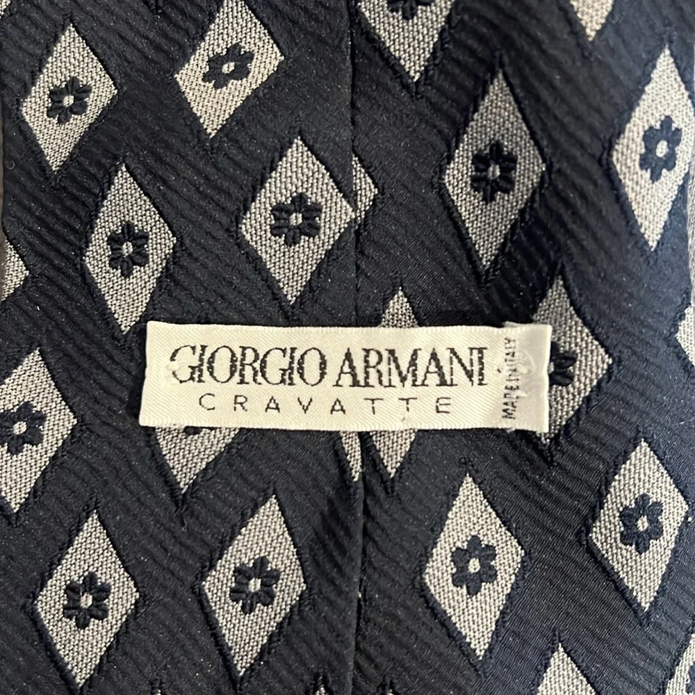 🔹 Giorgio Armani Silk Blend Tie